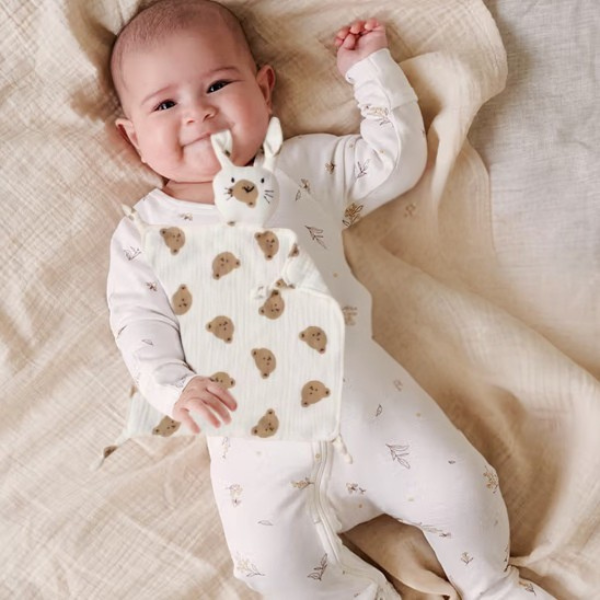 doudou-lapin-plat-bebe-garcon-fille-calin