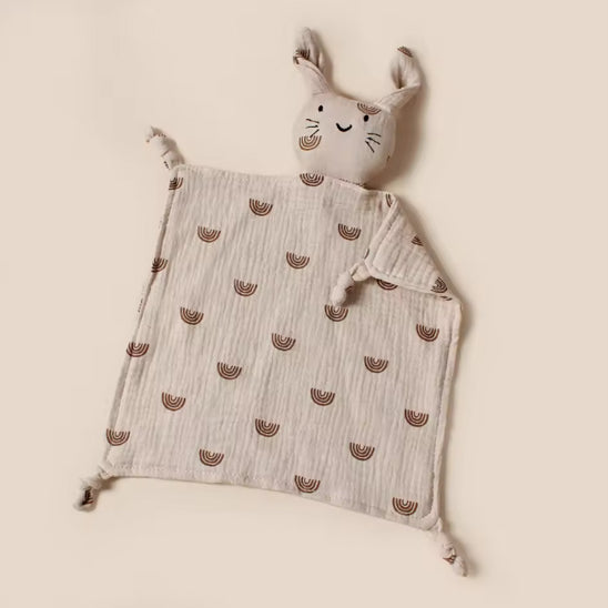 doudou-lapin-plat-bebe-variante-brute-motif-arc-en-ciel