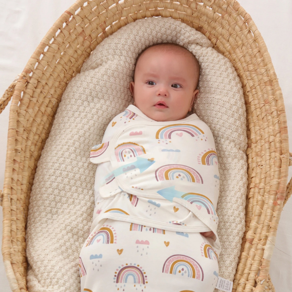 couverture-emmaillotage-arc-en-ciel-bebe-couffin