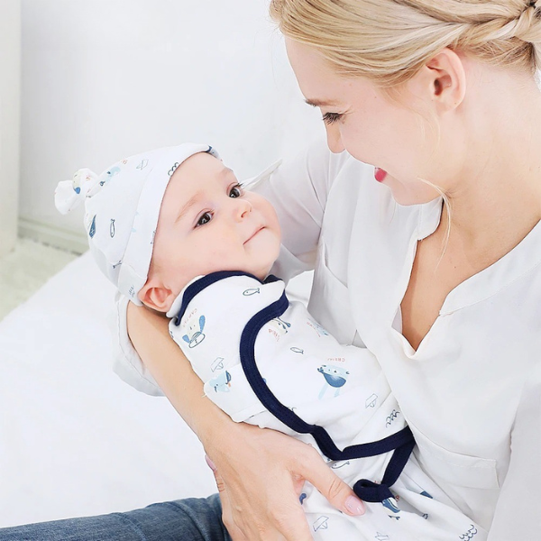 couverture-emmaillotage-nouveau-ne-maman-bebe-calin