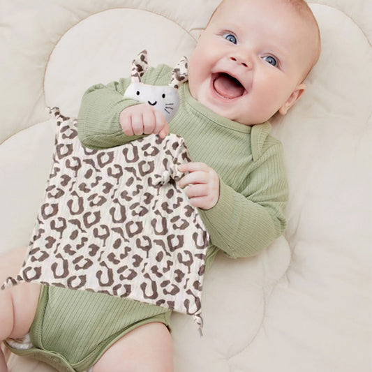 doudou-lapin-plat-bebe-garcon-rigole-calin-motif-leopard