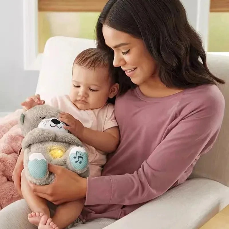 doudou-loutre-bebe-avec-maman-calin